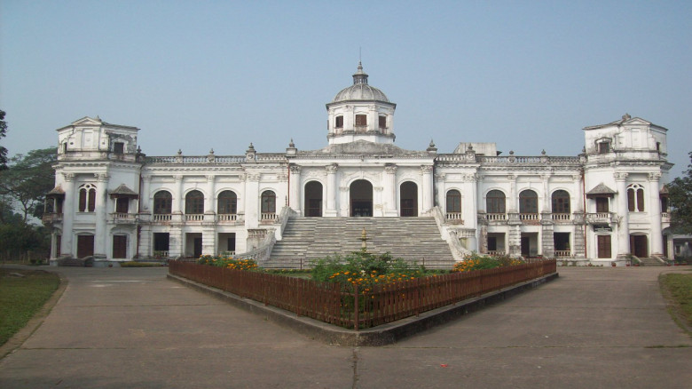 রংপুরের তাজহাট রাজবাড়ি: ইতিহাসের সাক্ষী এক অনন্য স্থাপত্য ও