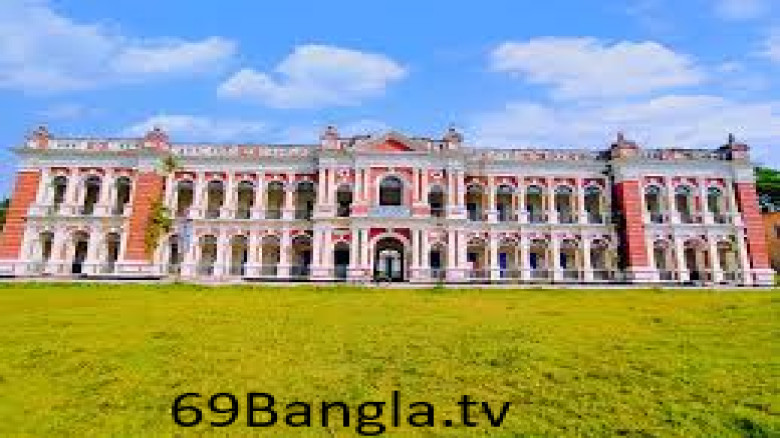 প্রত্নতাত্ত্বিক নিদর্শন ও শতবর্ষী জমিদার বাড়ি