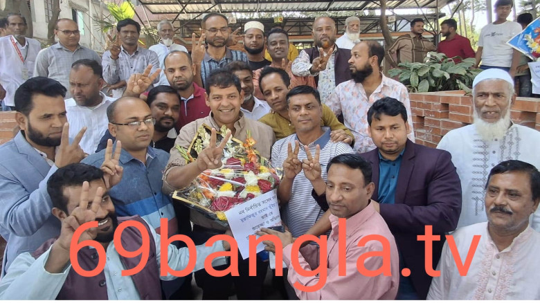 রূপগঞ্জের নব নির্বাচিত সংসদ সদস্যকে বীর মুক্তিযোদ্ধাদের ফুলে