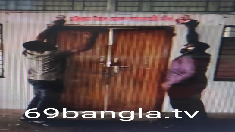 চট্টগ্রামে আওয়ামী লীগের কার্যালয়ে দলীয় ফলক, পরে উধাও...