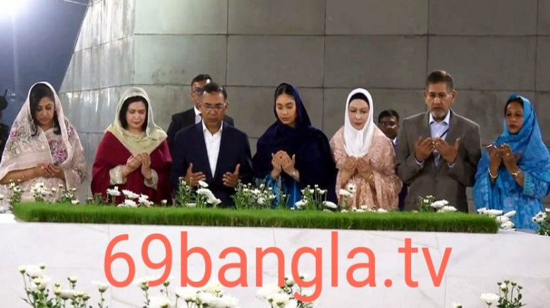 শপথের পরই চন্দ্রিমা উদ্যানে বাবা-মায়ের কবর জিয়ারত করলেন প্রধ
