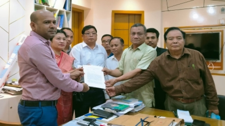 প্রধানমন্ত্রীকে পার্বত্য চুক্তি বাস্তবায়নে রোডম্যাপ সহ মন্ত্রণালয়ের প্রতিমন্ত্রীকে প্রত্যাহার চেয়েছ...