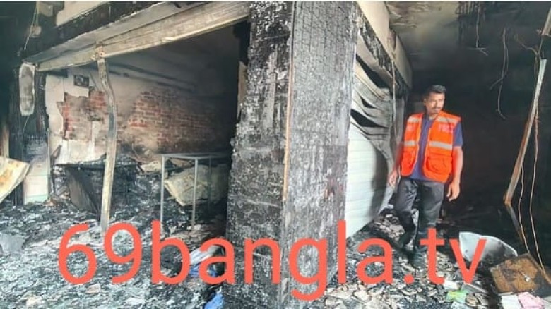 টেরিবাজারের বিপণিকেন্দ্রে আগুন, হাসপাতালে অগ্নিদগ্ধ দুজনের মৃত্যু...