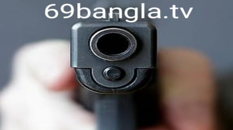 খুলনায় ঘরে ঢুকে একই পরিবারের চারজনকে গুলি...
