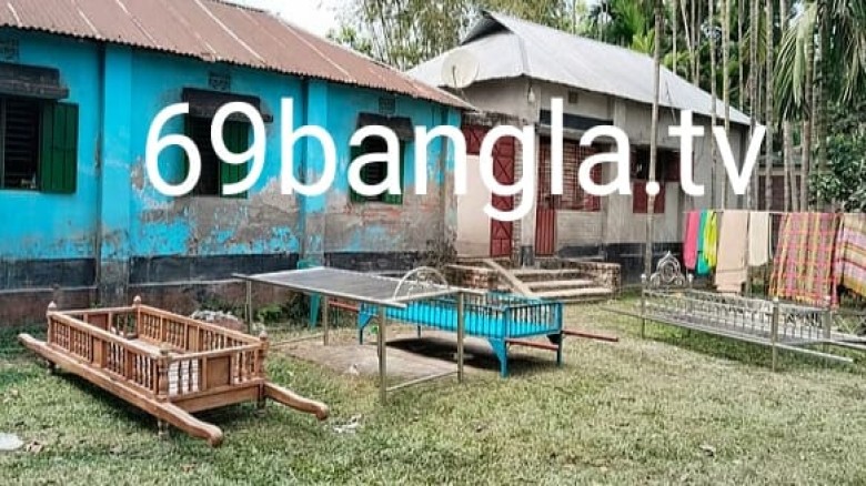 সড়কে একই গ্রামের চারজনের মৃত্যু ‘এই গ্রামে ঈদ নাই, সবার মন ভাঙ্গি গেছে’...