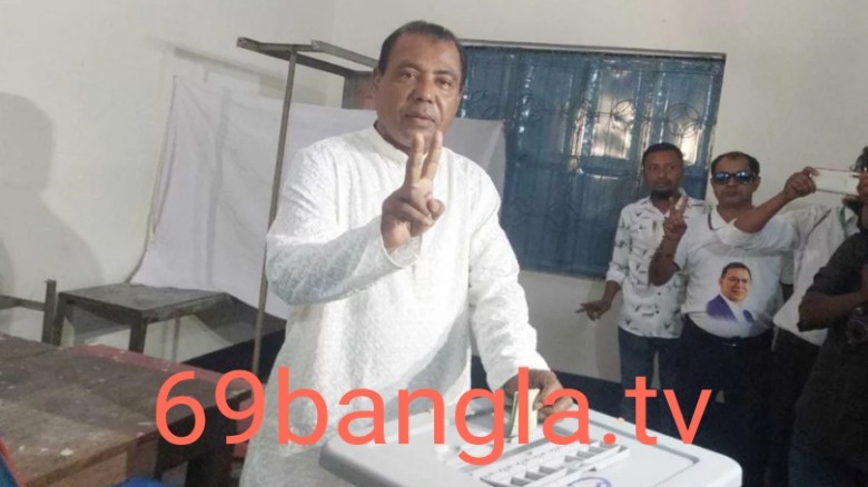 বগুড়া-৬ উপনির্বাচনে ভোট দিলেন বিএনপি প্রার্থী রেজাউল করিম বাদশা...