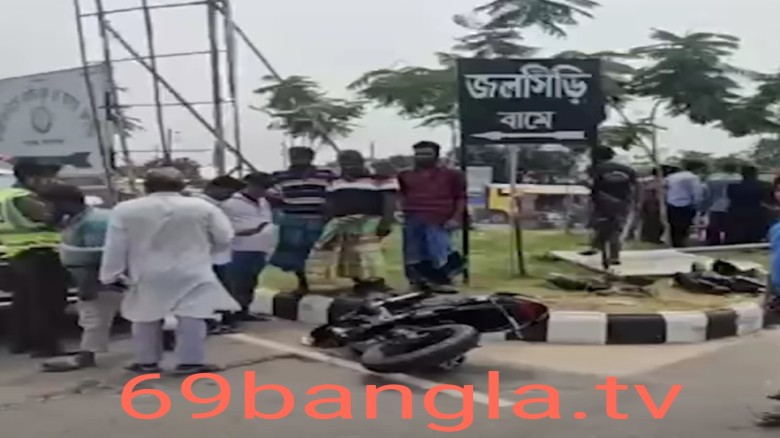 রূপগঞ্জের ৩০০ ফিট সড়কে দুর্ঘটনা: প্রাণ গেল দুই এইচএসসি শিক্ষ