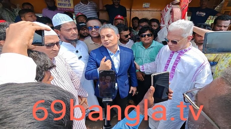 বগা সেতুর সম্ভাব্যতা পরিদর্শনে এসে অবরোধের মুখে সেতুমন্ত্রী...