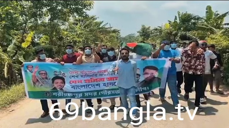 নিষিদ্ধ ছাত্রলীগের নেতা-কর্মীদের মিছিল