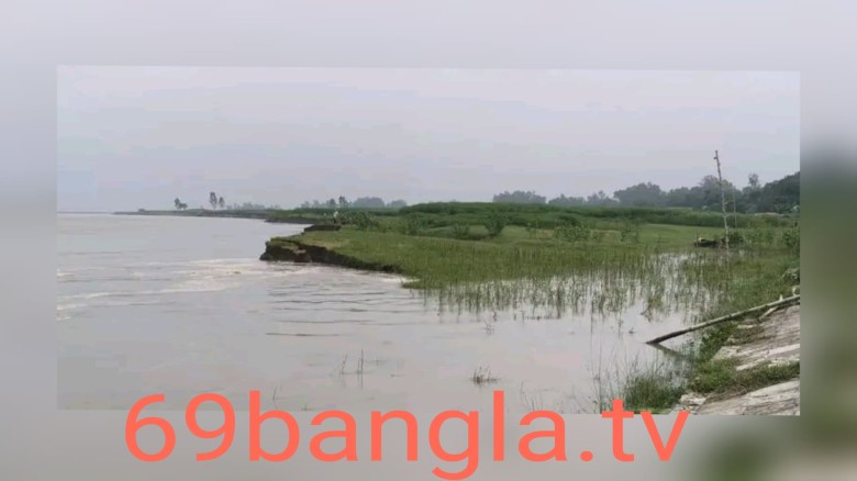 সুইচ গেট সংলগ্ন সড়ক মারাত্মক ঝুঁকিতে যে কোনো সময় বিলীন হতে প