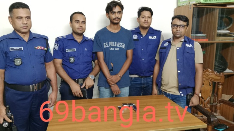 দৌলতপুরে অস্ত্র ও গুলিসহ সৈকত মোল্লা নামে এক যুবক