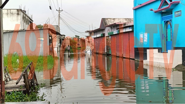 রূপগঞ্জে জলাবদ্ধতায় লক্ষাধিক মানুষ ভোগান্তিতে \ বেদখল খাল উদ