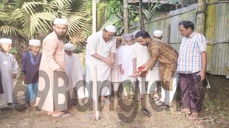 কক্সবাজার উপকূলীয় সাংবাদিক ফোরামের উদ্যোগে বৃক্ষরোপণ কর্মসূ