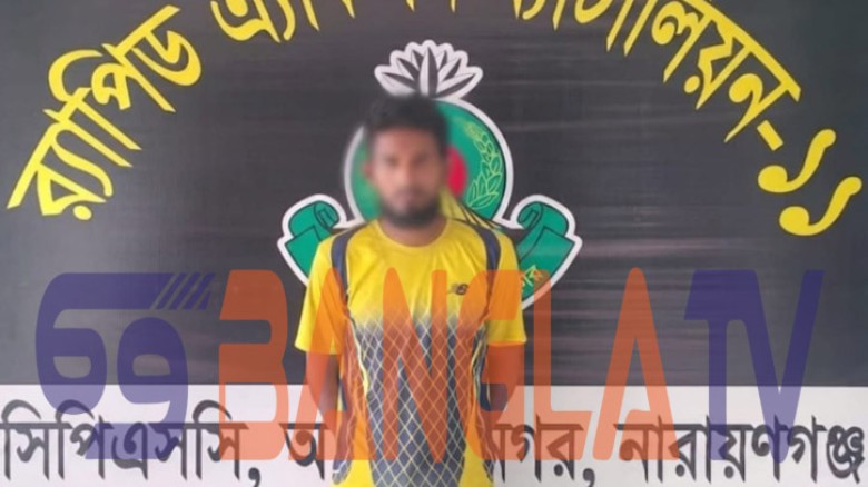 আমের ক্যারেটের আড়ালে পাচারকৃত ৩৭৭ বোতল নিষিদ্ধ মাদক ফেয়ারডিল