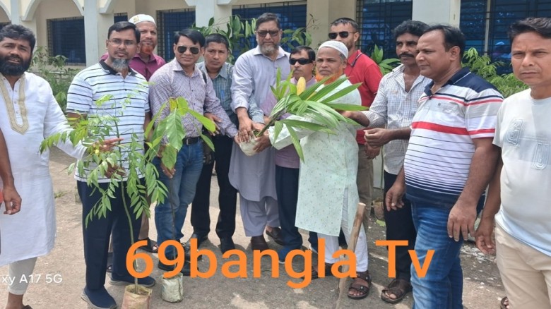 সরকারি মুড়াপাড়া কলেজে চারা গাছ  বিতরণ ও বৃক্ষরোপন