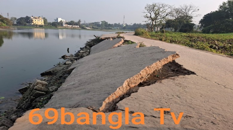 মুশরী-তেলিপাড়া-টানমুশরী সড়ক ধসে চলাচলের অনুপযোগী