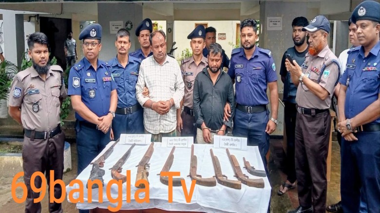আবারও অস্ত্রের চালান, সিএনজি থেকে ৮ আগ্নেয়াস্ত্র উদ্ধার।